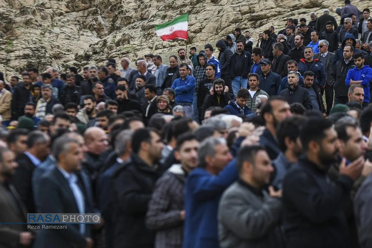 تشییع با شکوه پیکر شهید رسولی بهاروند در روستای ناصروند