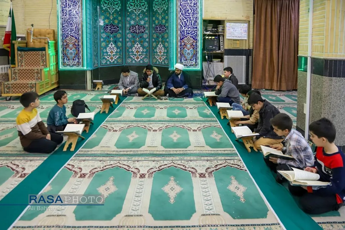 سنت حسنه اطعام روزه&zwnj;داران با سفره افطاری ساده در مسجد