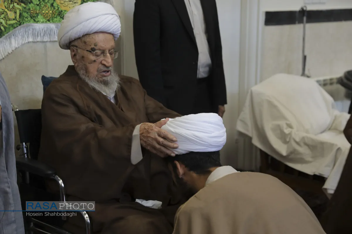 جشن میلاد پیامبر (ص) و عمامه گذاری طلاب در بیوت مراجع تقلید
