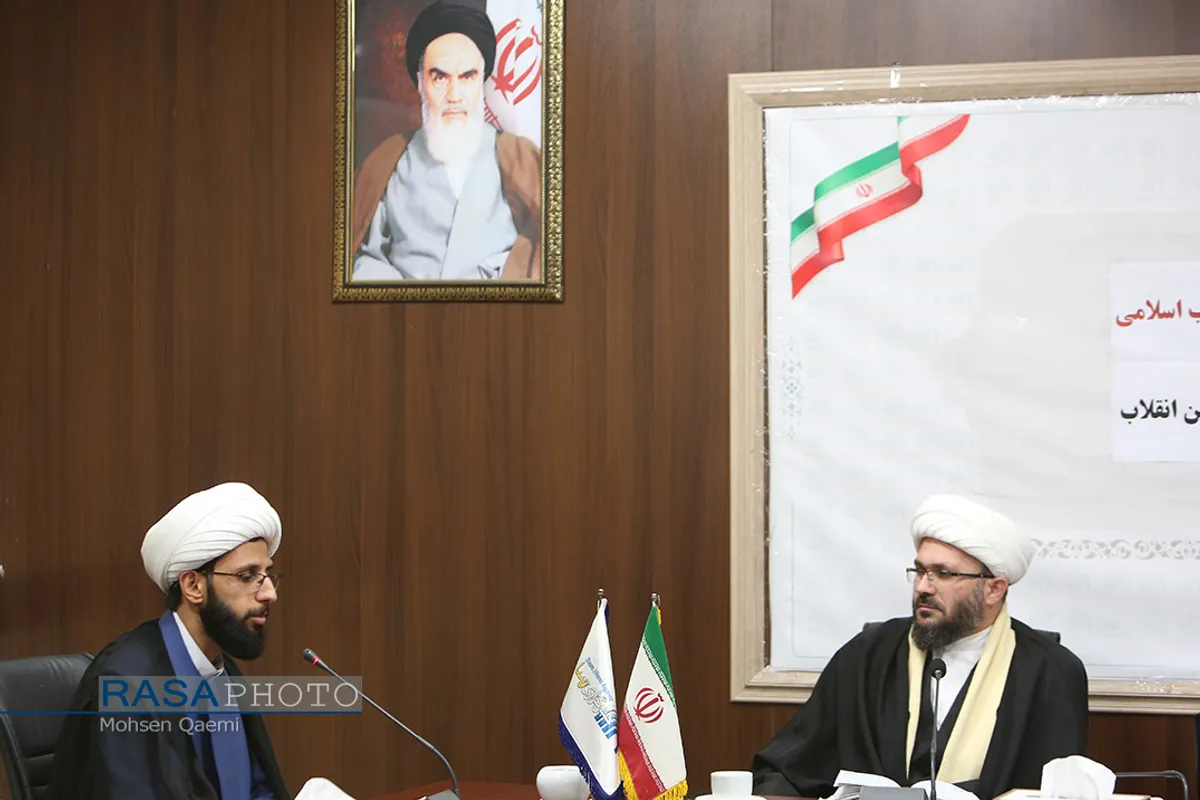 نشست راز ماندگاری انقلاب اسلامی در اندیشه امامین انقلاب