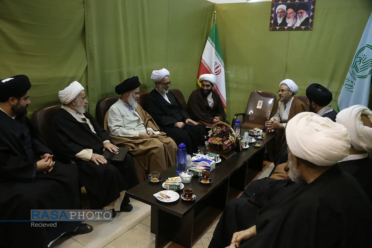 بازدید آیت الله حسینی بوشهری از اولین نمایشگاه تخصّصی "پژوهش&zwnj;های فقهی معاصر"