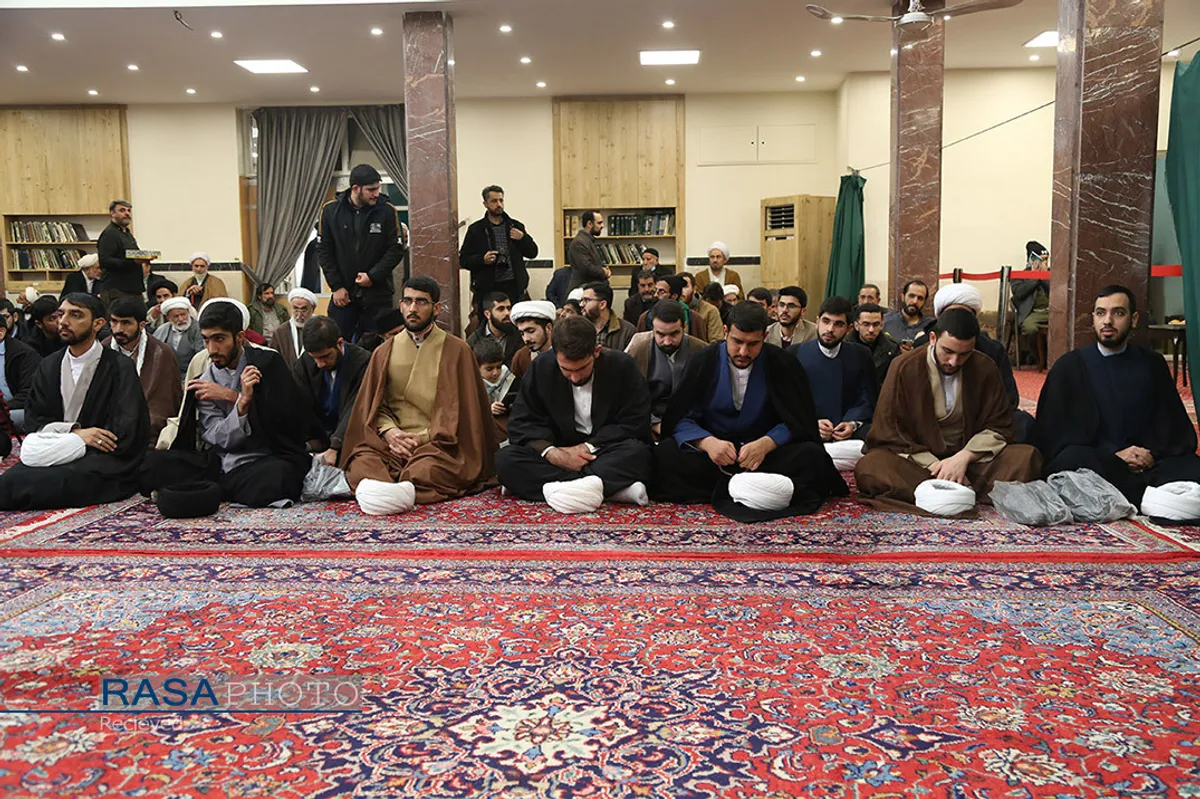 جشن عمامه گذاری تعدادی از طلاب حوزه علمیه قم با حضور حضرت آیت الله مکارم شیراز