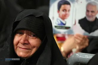 دیدار جمعی از خانواده&zwnj;های شهدای مدافع حرم و مقاومت در پنجمین سالگرد شهید سلیمانی با رهبر انقلاب