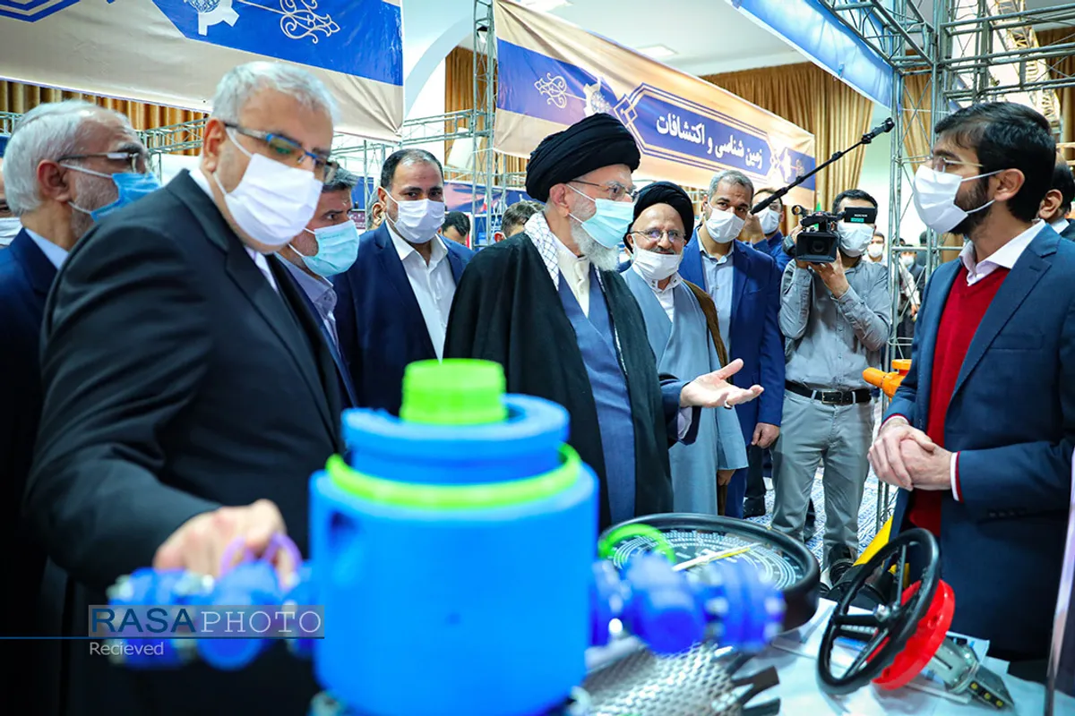 بازدید مقام معظم رهبری از نمایشگاه توانمندی&zwnj;های صنعتی