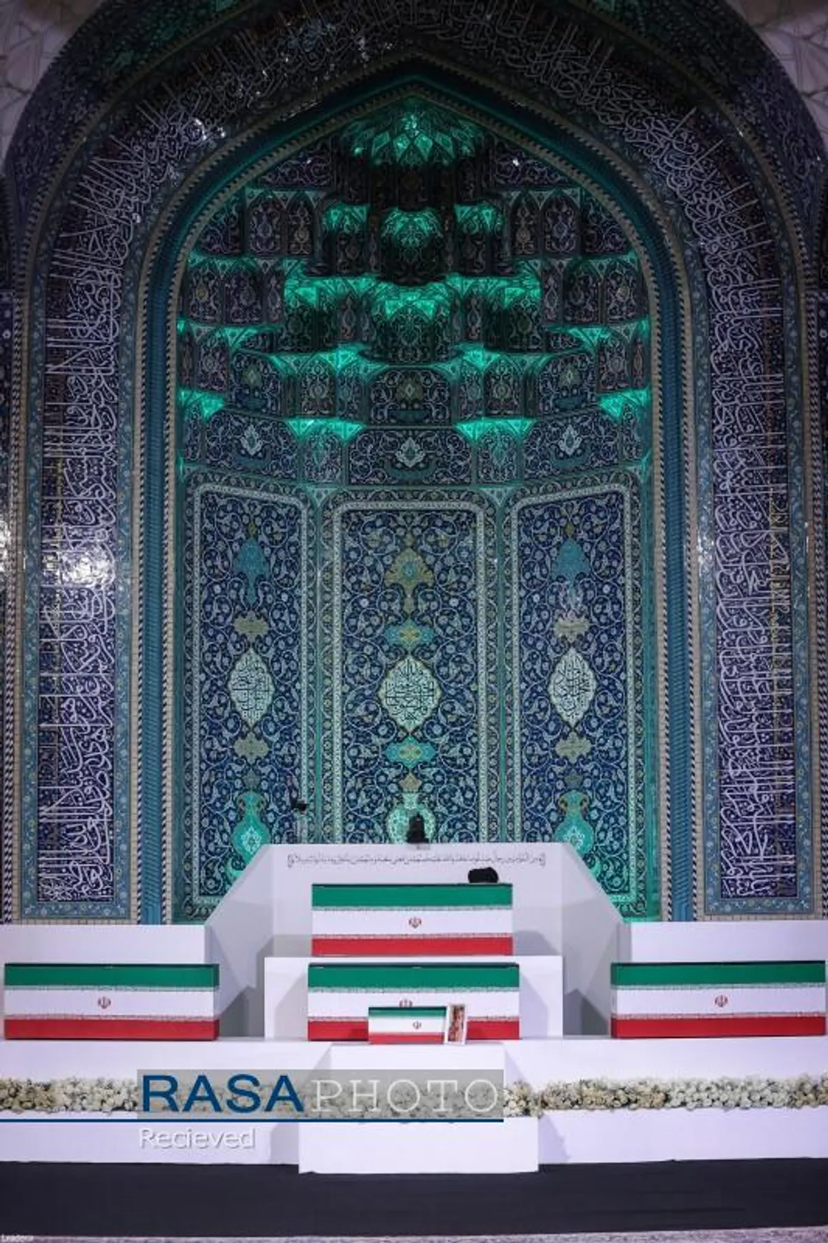 مراسم ادای احترام به پیکر مطهر رهبر شهید انقلاب اسلامی