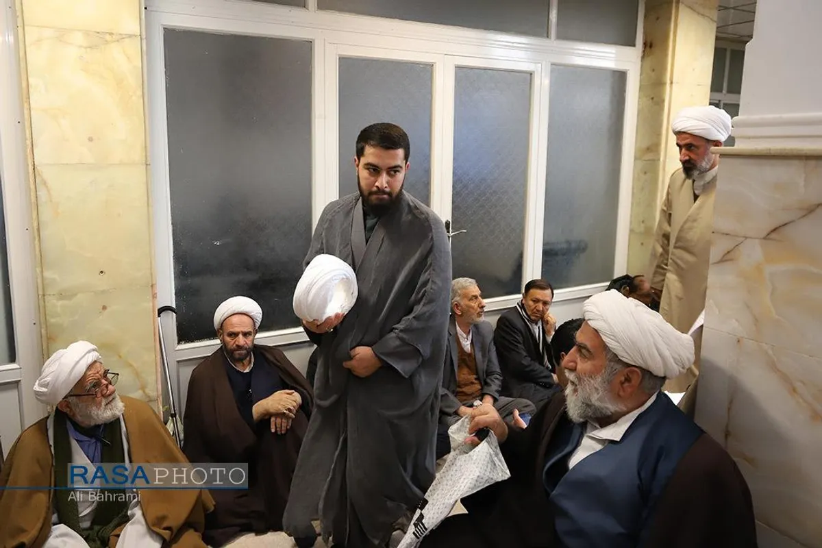 جشن عمامه&zwnj;گذاری طلاب در بیوت مراجع تقلید به&zwnj;مناسبت روز میلاد حضرت زهرا (سلام&zwnj;الله&zwnj;علیها)