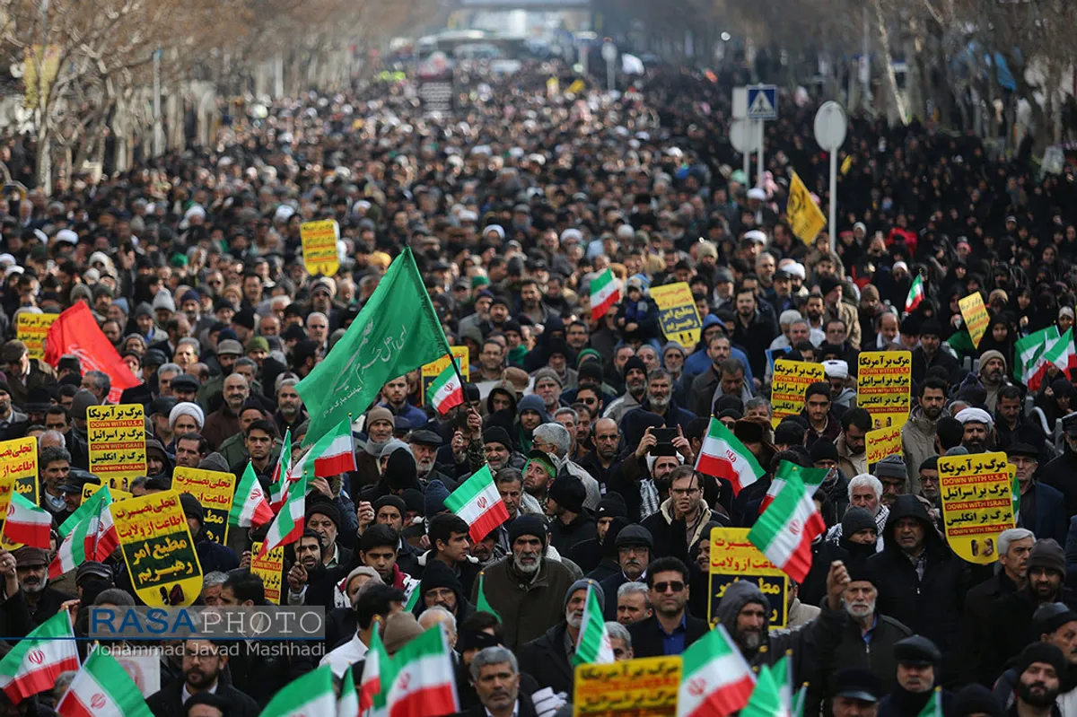 راهپیمایی نمازگزاران مشهد در حمایت ازسپاه و اقتدار و امنیت نظام اسلامی