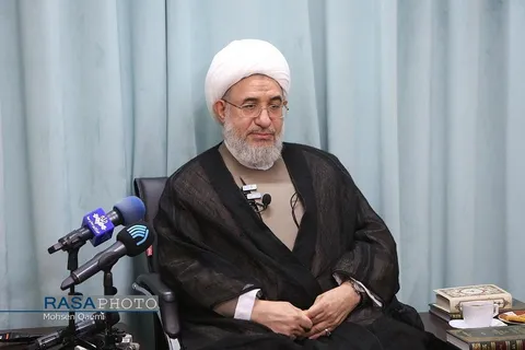 هرگونه تعرض، تهدید یا جسارت به ساحت رهبر انقلاب هزینه‌ای سنگین در معادلات بین‌المللی در پی دارد