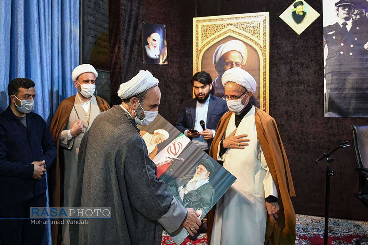 بزرگداشت حضرات آیات یزدی و مصباح یزدی در مدرسه حقانی قم