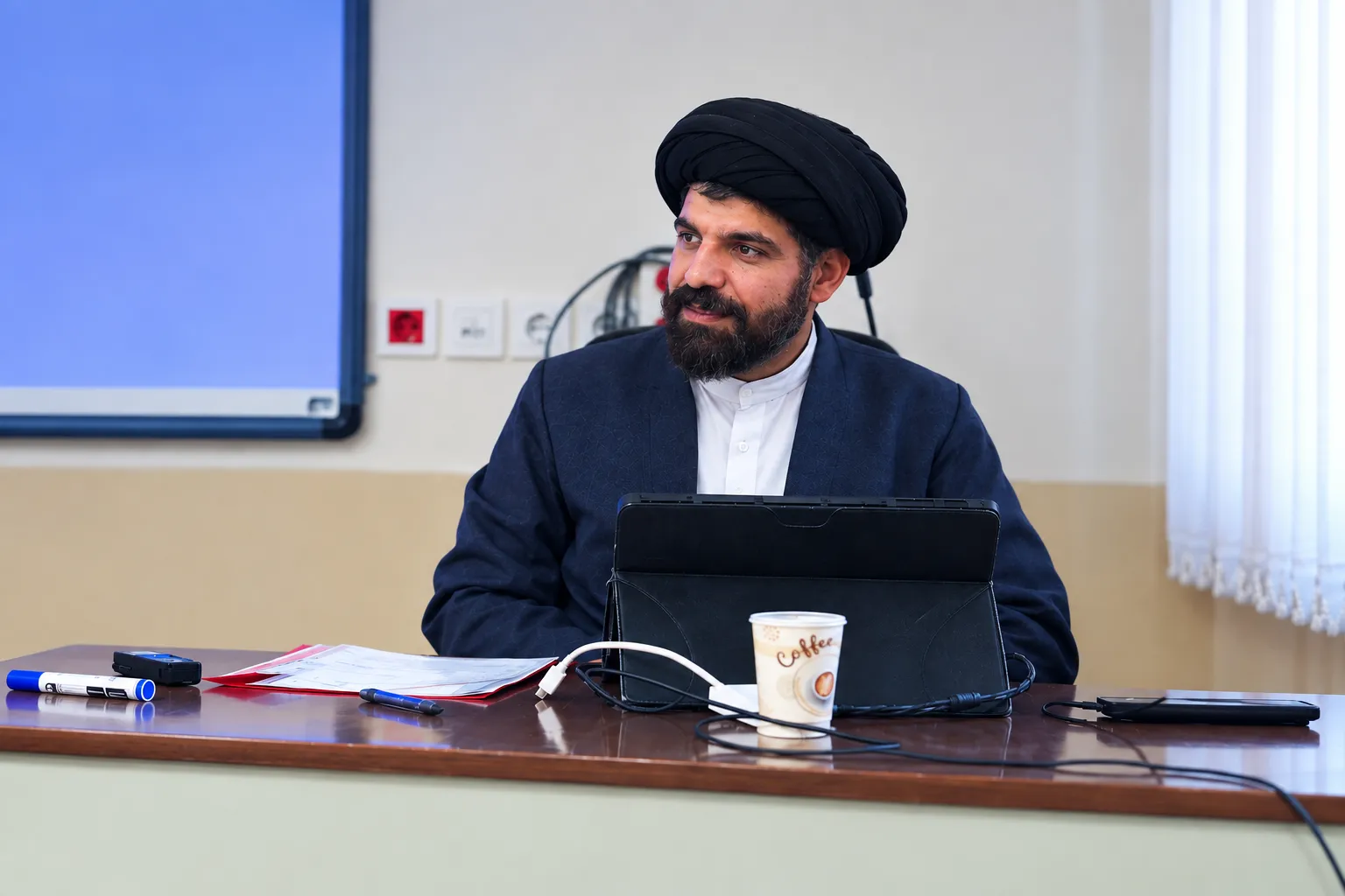 رسانه واسطه انتقال نشانه‌هاست، نه خود معنا
