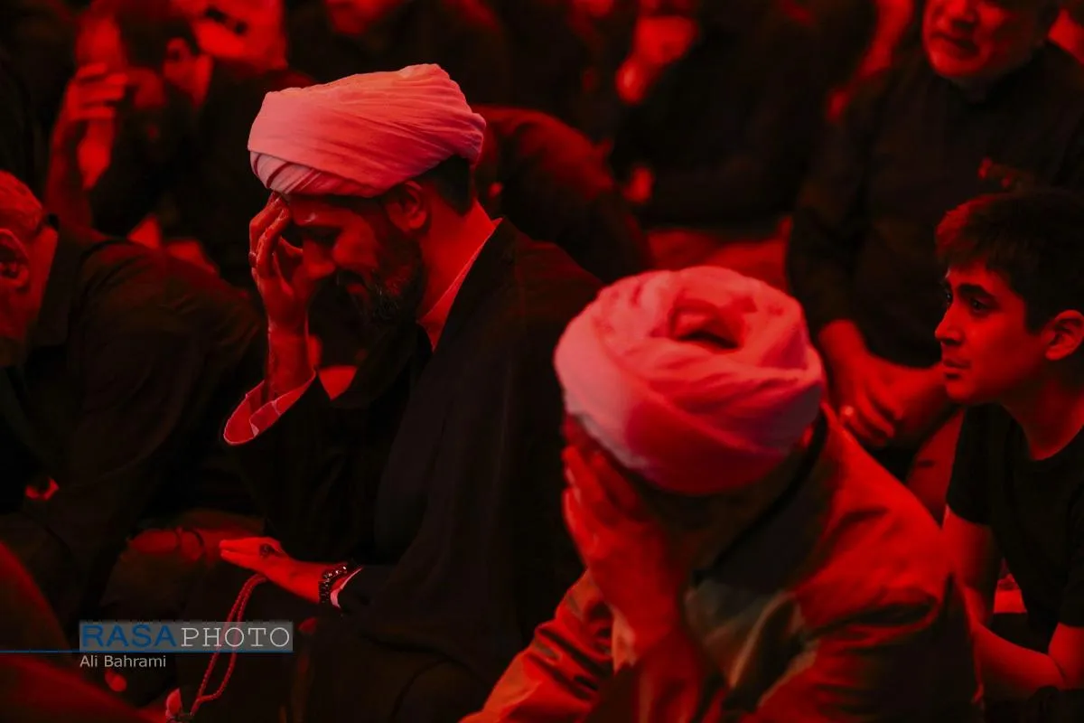 مراسم عزاداری شب هشتم محرم در تجمعات خونخواهی مردم قم