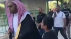 Pro-Israel Saudi blogger spit on by Palestinians sings in Hebrew for Netanyahu