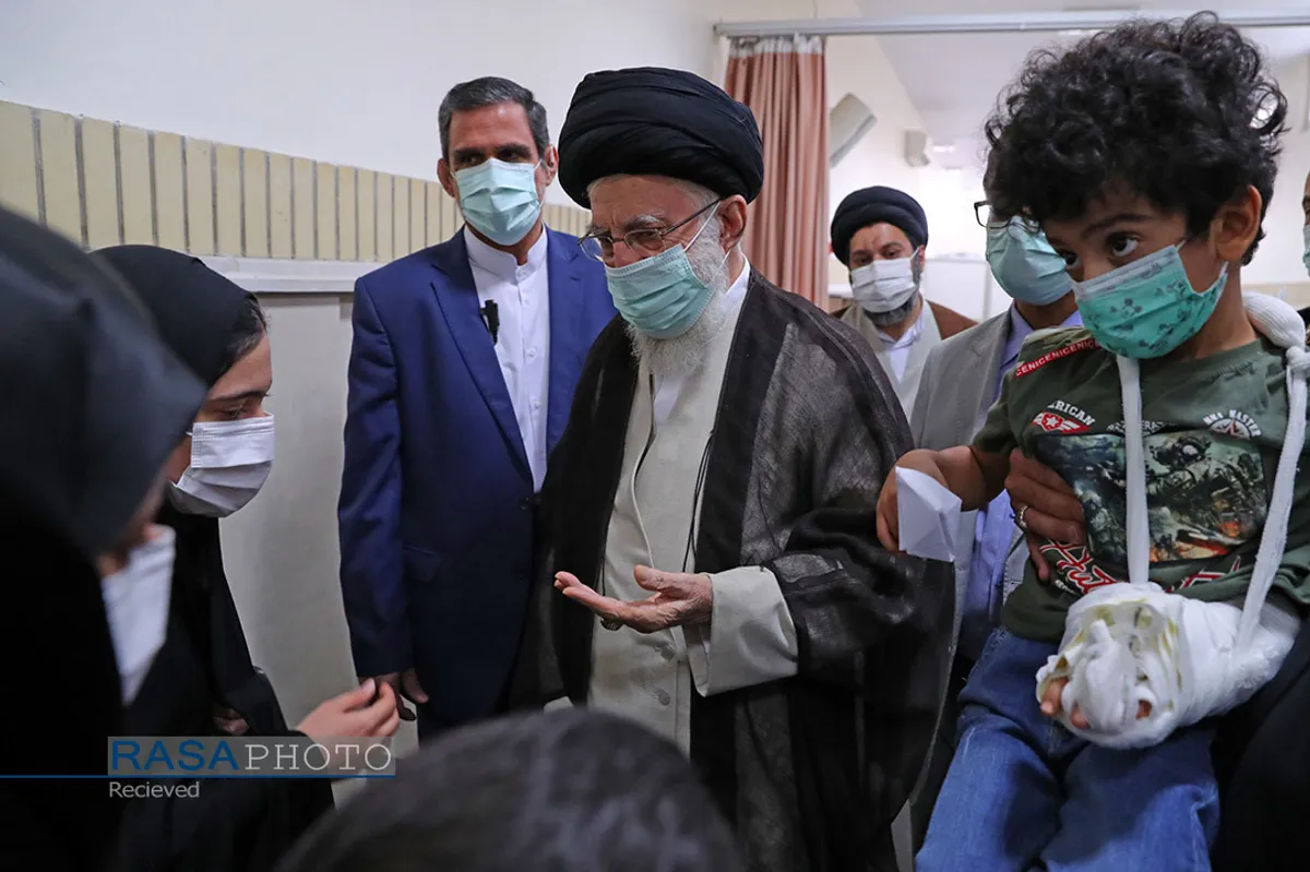 دیدار جمعی از دانش&zwnj;آموزان با مقام معظم رهبری1