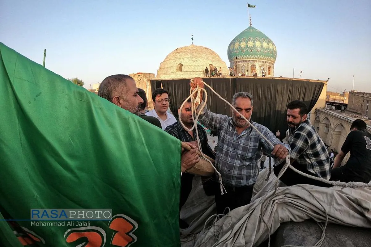 اهتزاز خیمه عزای حضرت ابا&zwnj;عبد&zwnj;الله&zwnj;الحسین (علیه السلام) در حرم امام زاده موسی مبقع قم در آستانه محرم
