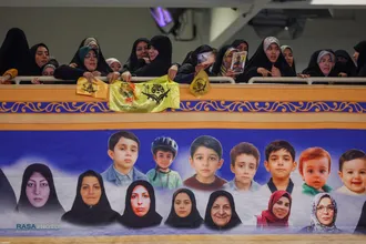 دیدار خانواده شهدای اقتدار با رهبر انقلاب در روز میلاد امیرالمومنین (علیه&zwnj;السلام)