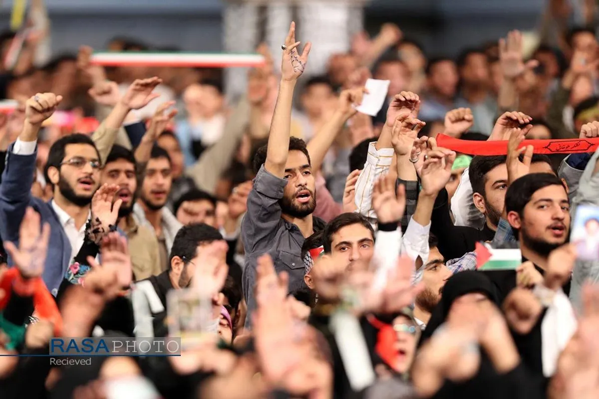 دیدار دانش&zwnj;آموزان و دانشجویان با مقام معظم رهبری