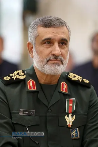 اعطای نشان فتح به سردار حاجی&zwnj;زاده فرمانده نیروی هوافضای سپاه