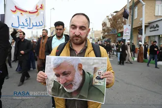 راهپیمایی خودجوش طلاب و بسیجیان قم در پی شهادت حاج قاسم سلیمانی
