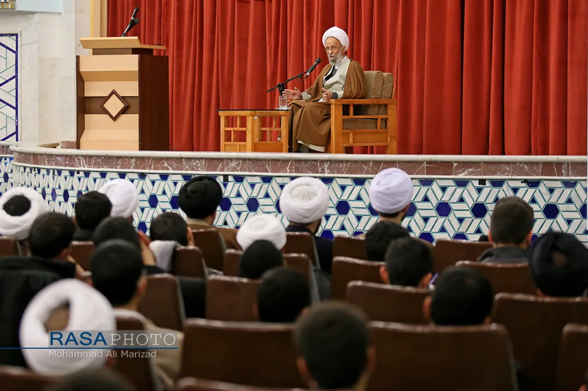 دیدار جمعی از طلاب مدارس علمیه قم با آیت الله مصباح یزدی