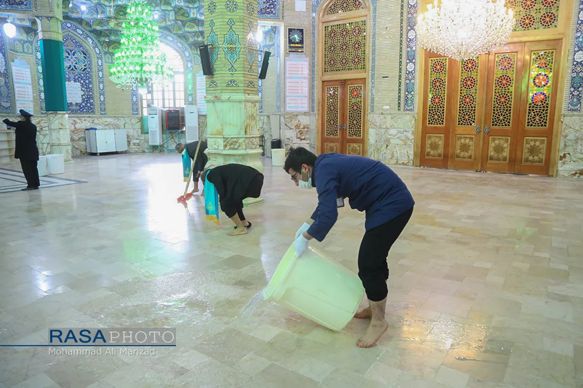 غبار روبی مسجد مقدس جمکران در آغاز دهه مهدویت