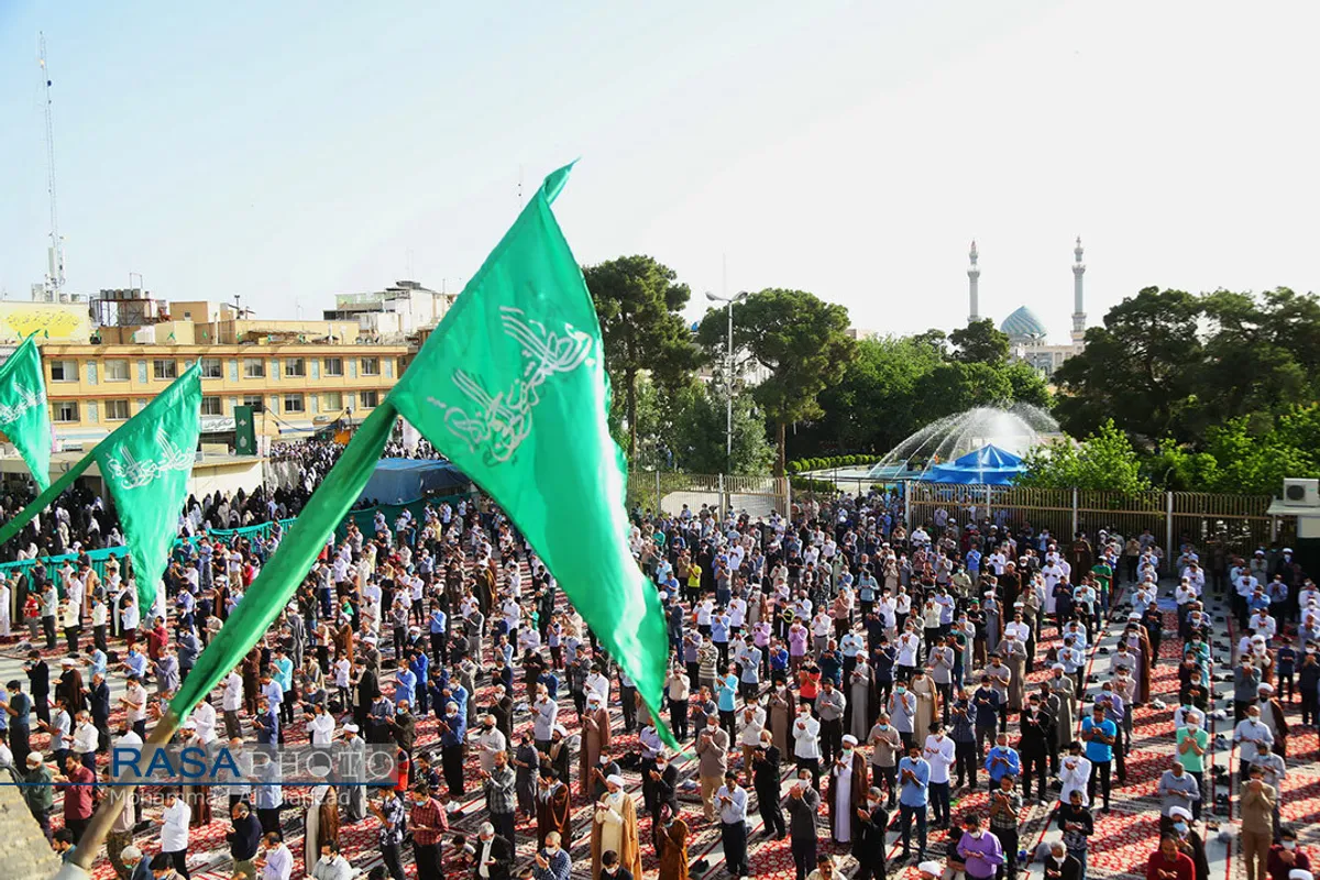 نماز عید سعید فطر در قم به امامت آیت الله سعیدی در حرم مطهر حضرت معصومه (س)