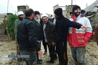 آیت الله توکل نماینده مردم مازندران در مجلس خبرگان رهبری، حجت الاسلام حسن روحانی امام جمعه بابل، حجت الاسلام شکریان رئیس سازمان تبلیغات اسلامی با حضور در مناطق سیل زده مازندران از روند امداد رسانی به سیل زدگان بازدید کردند.