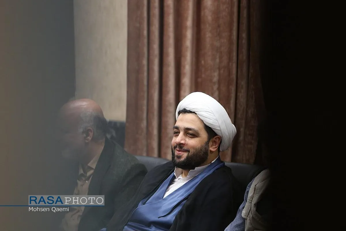 آئین رونمایی از کتاب خاک&zwnj;نشین در خبرگزاری رسا