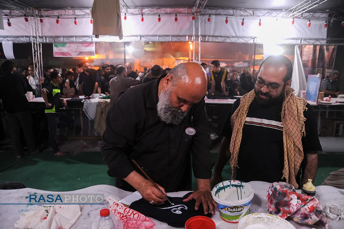 از راست استاد ونکی و استاد نجابتی در موکب هیئت هنر و رسانه