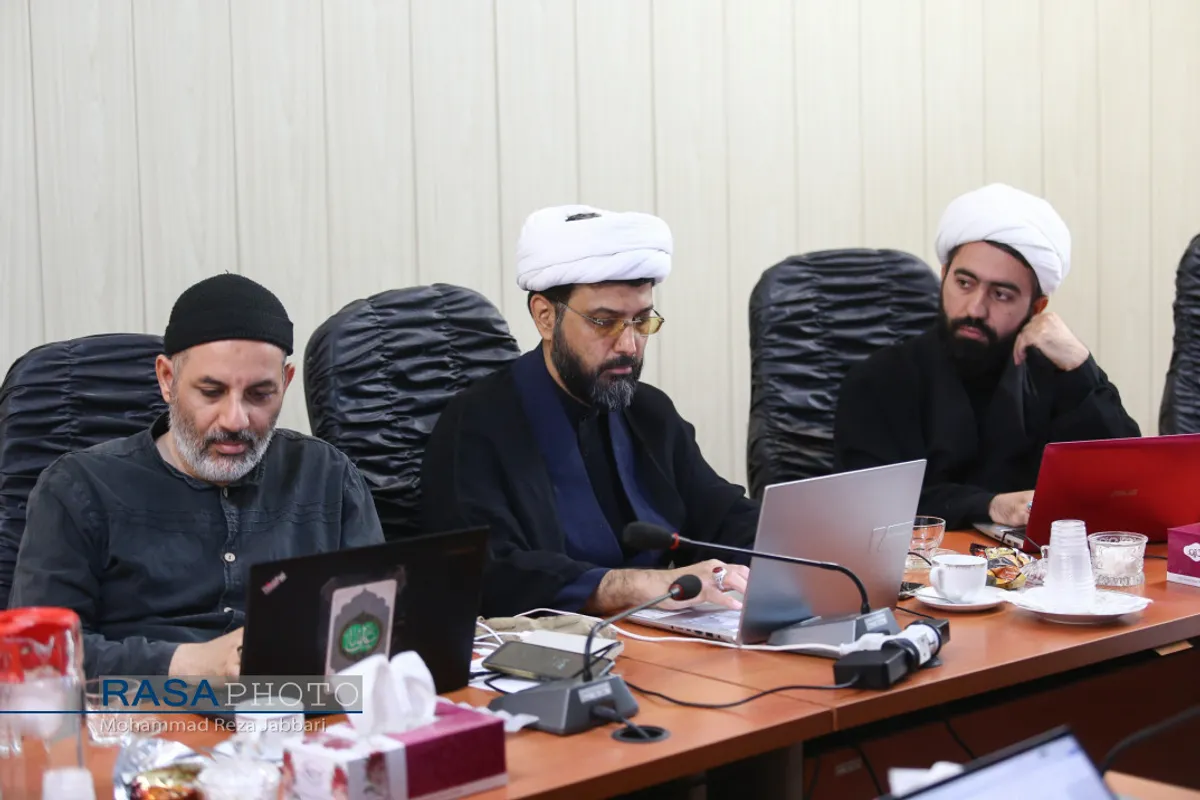 نشست نظریه نظام تربیتی بر مبنای مدیریت تمایلات با ارائه حجت الاسلام والمسلمین علیرضا پناهیان برگزار شد.