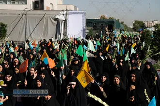 گلباران حرم مطهر رضوی در سالروز ولادت حضرت معصومه&lrm; (سلام الله علیها)