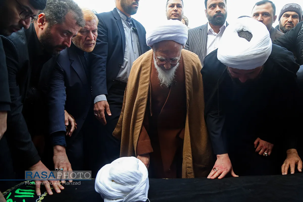 تشییع پیکر آیت الله طبرسی در قم