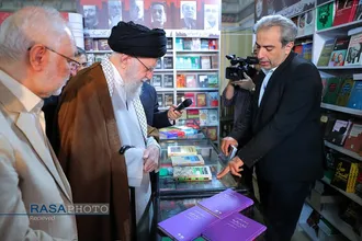 بازدید رهبر معظم انقلاب از سی و پنجمین نمایشگاه بین&zwnj;المللی کتاب تهران