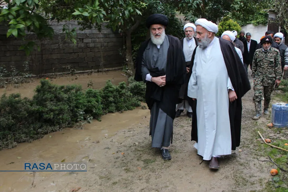 آیت الله توکل نماینده مردم مازندران در مجلس خبرگان رهبری، حجت الاسلام حسن روحانی امام جمعه بابل، حجت الاسلام شکریان رئیس سازمان تبلیغات اسلامی با حضور در مناطق سیل زده مازندران از روند امداد رسانی به سیل زدگان بازدید کردند.