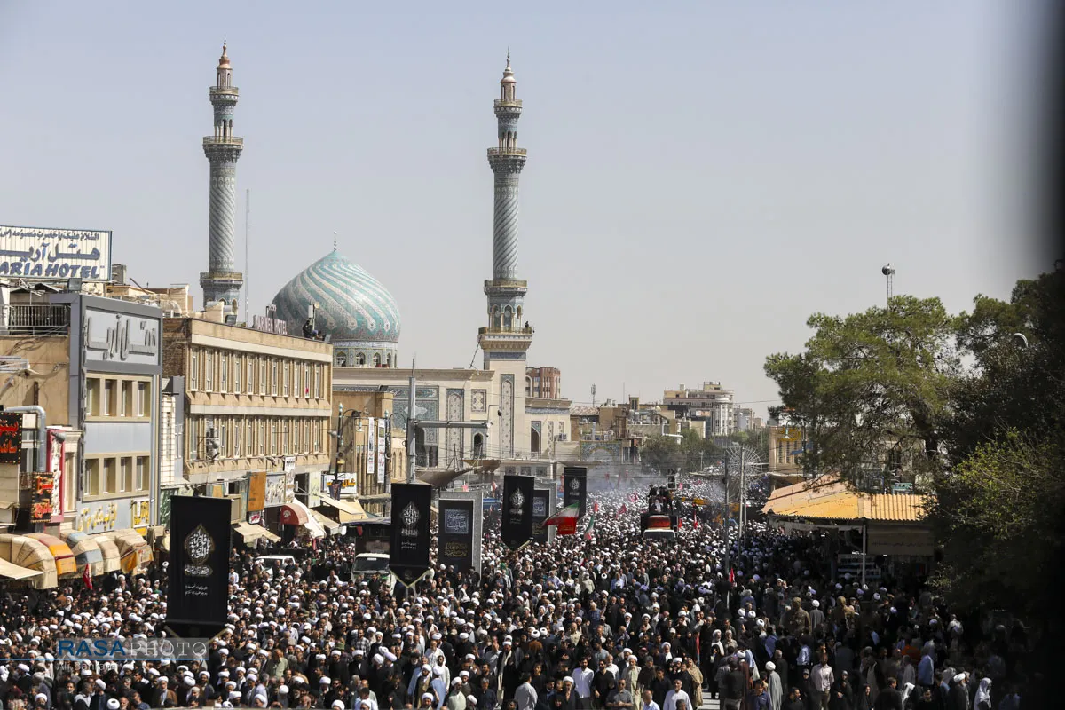تشییع پیکر حضرت آیت الله شبیری زنجانی در قم - ۲
