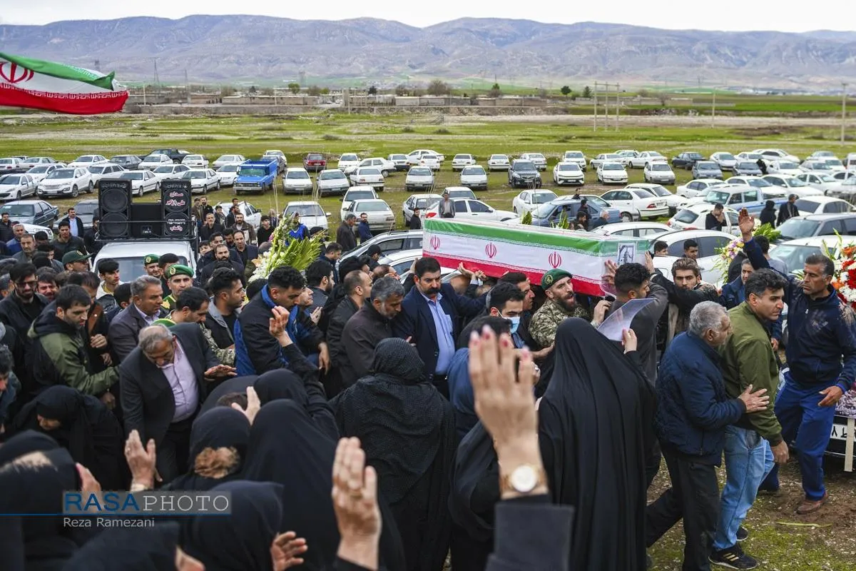 تشییع با شکوه پیکر شهید رسولی بهاروند در روستای ناصروند
