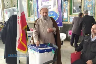 حضور حجت الاسلام مجتبی روحانی امام جمعه بابل در پای صندوق رای