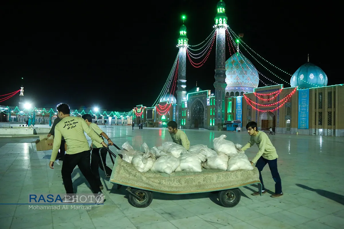 تهیه و توزیع ۱۰۰۰ بسته معیشتی در مسجد مقدس جمکران