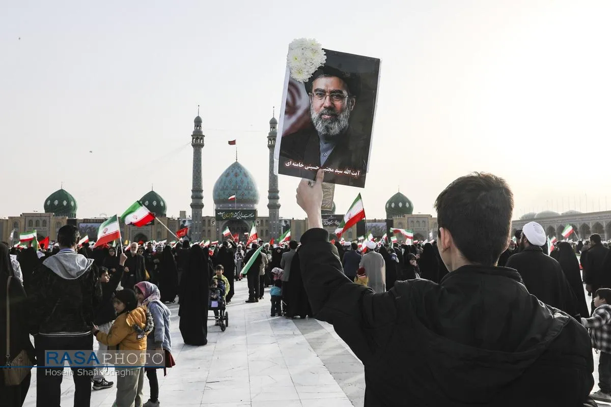 بیعت مردم قم با سومین رهبر معظم انقلاب اسلامی
