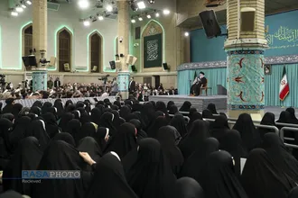دیدار اقشار مختلف مردم در روز مبعث پیامبر اعظم (صلّی&zwnj;الله&zwnj;علیه&zwnj;و&zwnj;آله) با رهبر انقلاب