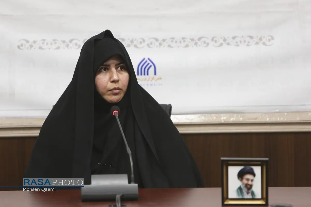 نشست هم&zwnj;اندیشی بانوان و آیین تشییع امام شهید انقلاب