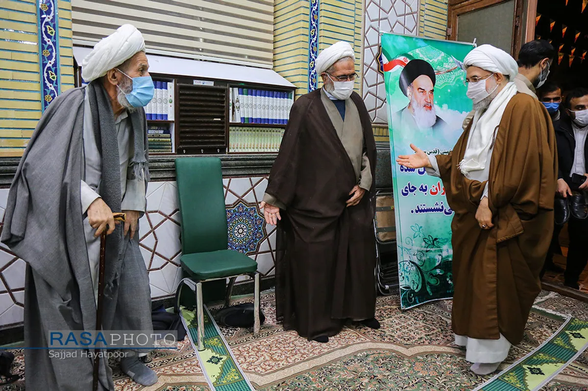 جشن ویژه دهه مبارکه فجر در مسجد چهارمردان قم