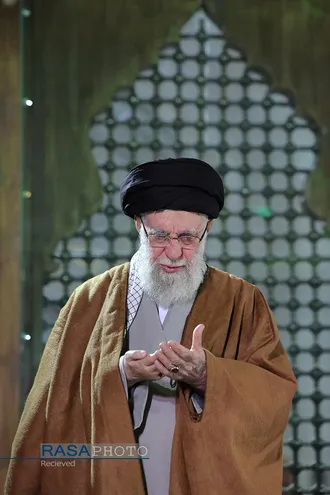 حضور مقام معظم رهبری در مرقد مطهر امام راحل (ره) و گلزار شهدای بهشت زهرا (سلام&zwnj;الله&zwnj;علیها)