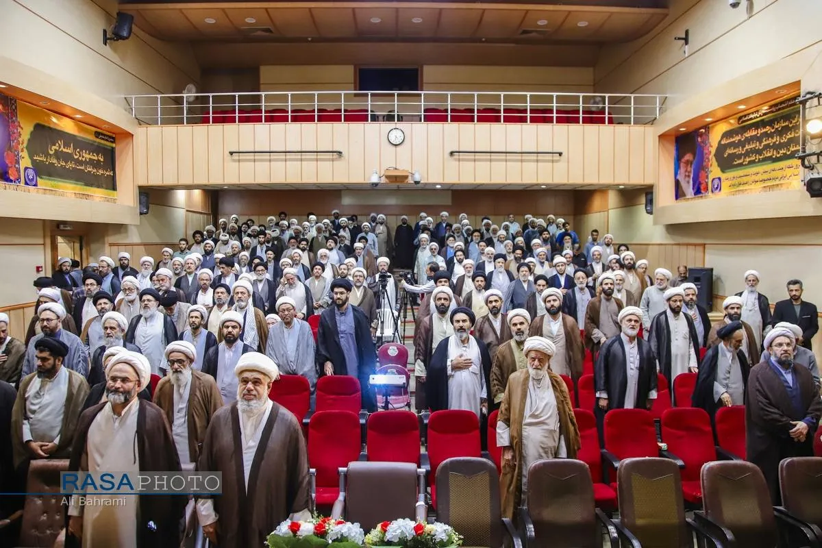 آیین رونمایی و آغاز برپایی جلسات درس اخلاق در مساجد استان قم با سخنرانی آیت الله شب زنده دار