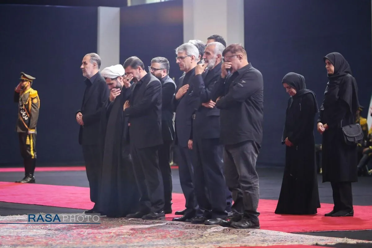 مراسم ادای احترام به پیکر مطهر رهبر شهید انقلاب اسلامی