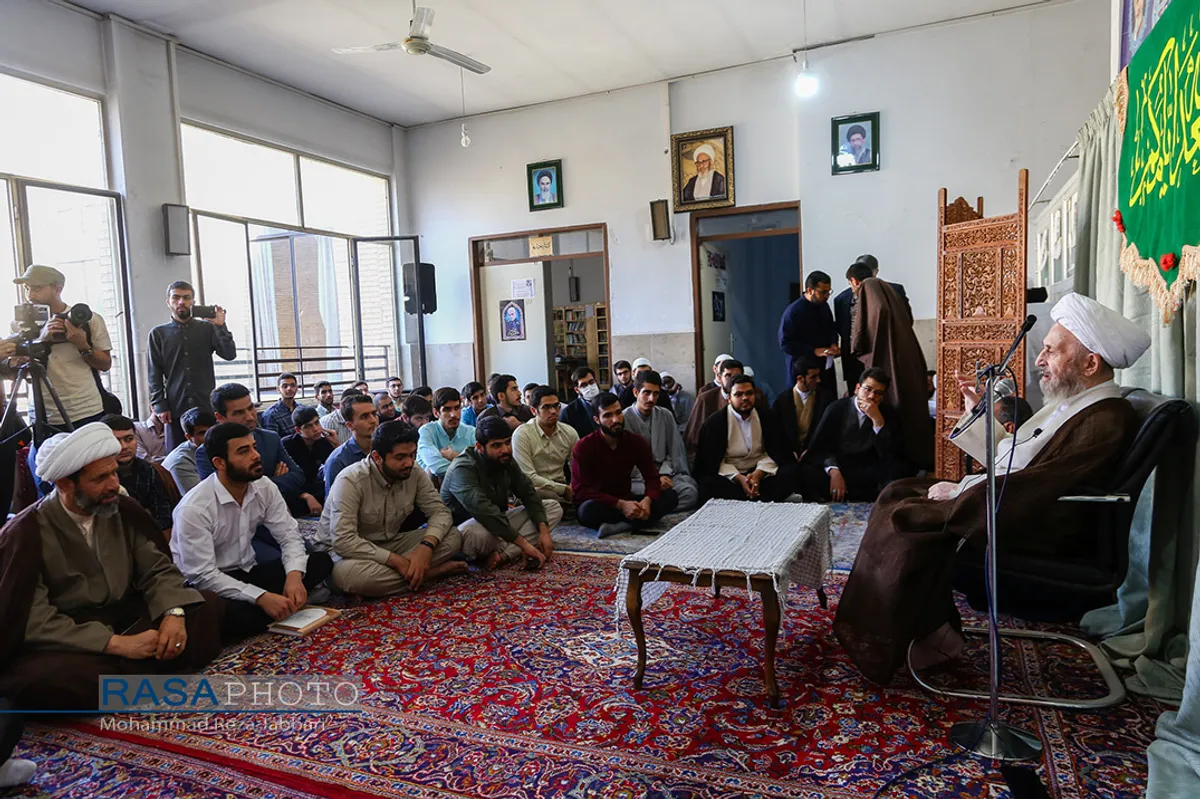 جشن عمامه&zwnj;گذاری طلاب توسط حضرت آیت الله سبحانی