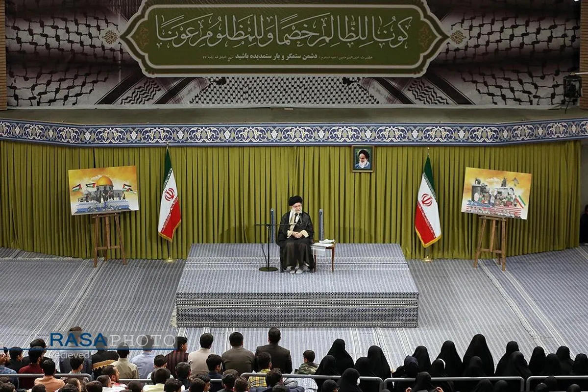 دیدار دانش&zwnj;آموزان و دانشجویان با مقام معظم رهبری