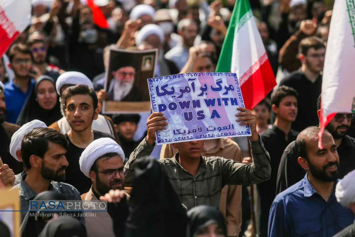 راهپیمایی مردم انقلابی قم علیه اغتشاشگران