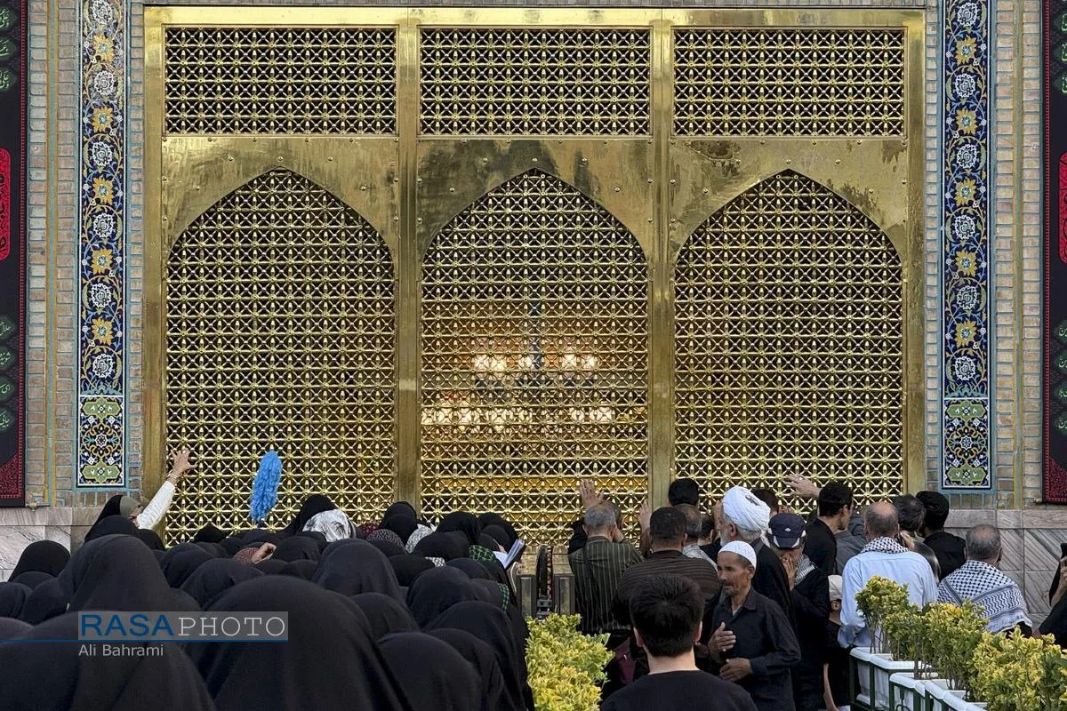 حال و هوای حرم مطهر رضوی در آستانه تشییع امام شهید