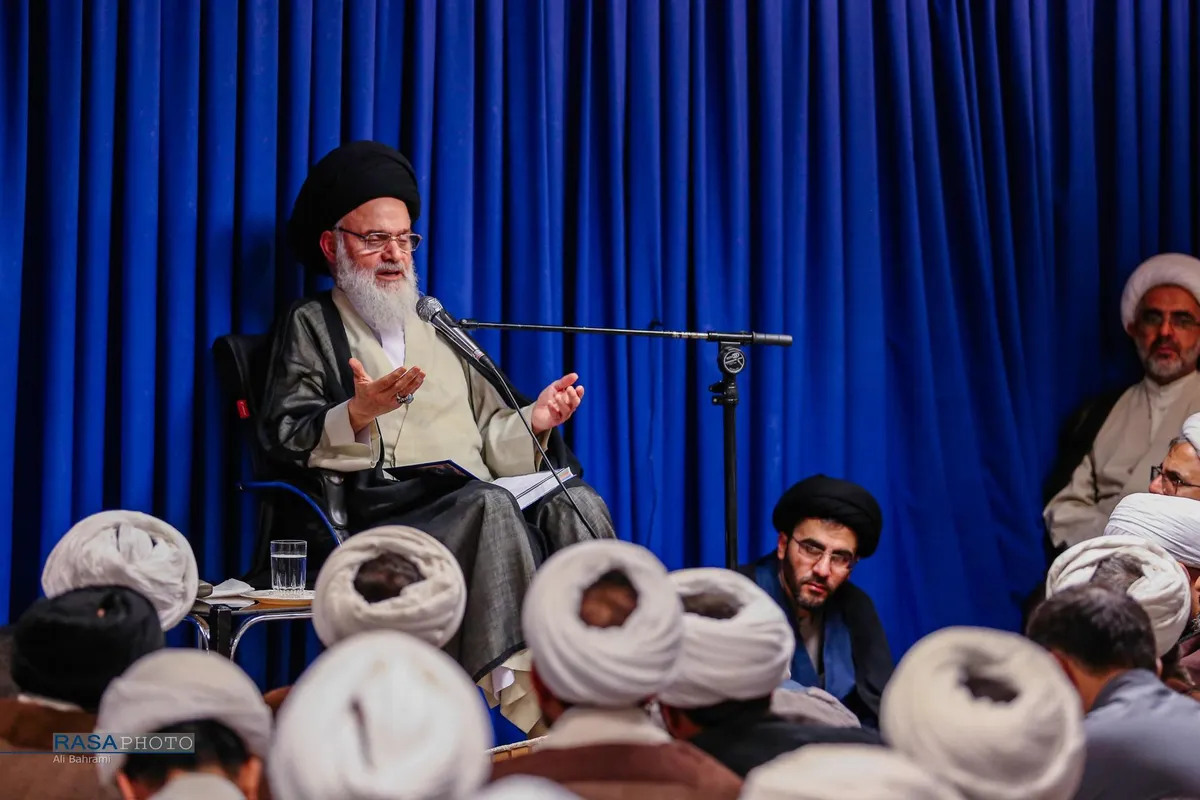 نشست طلاب و فضلای استان همدانی با حضور رئیس جامعه مدرسین
