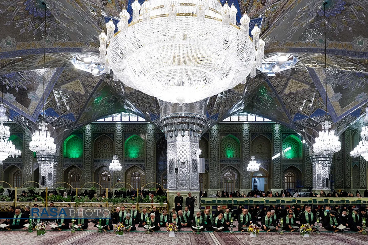 آیین تعویض پرچم گنبد منور رضوی در روز میلاد امام رضا(علیه&zwnj;السلام)